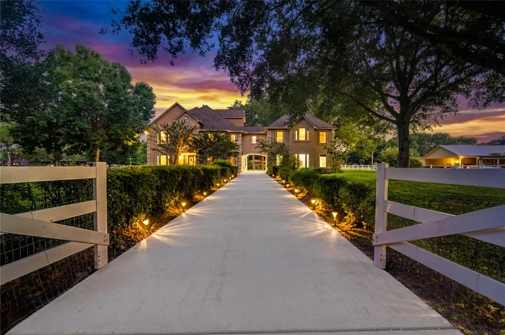 Unit for sale at 200 Creekside Court, Sealy, TX 77474