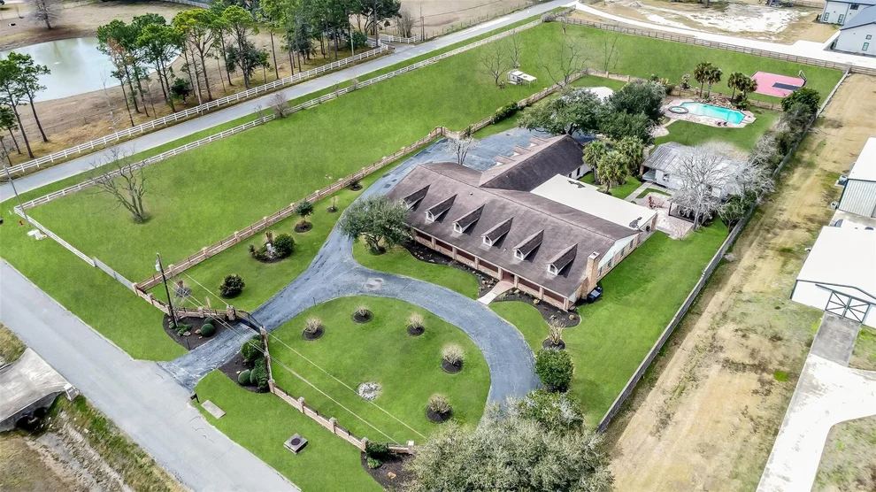 Unit for sale at 14 El Dorado Drive, Friendswood, TX 77546