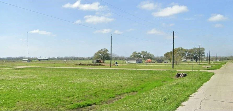 Unit for sale at 5105 Big Bend Lane, Boling, TX 77420