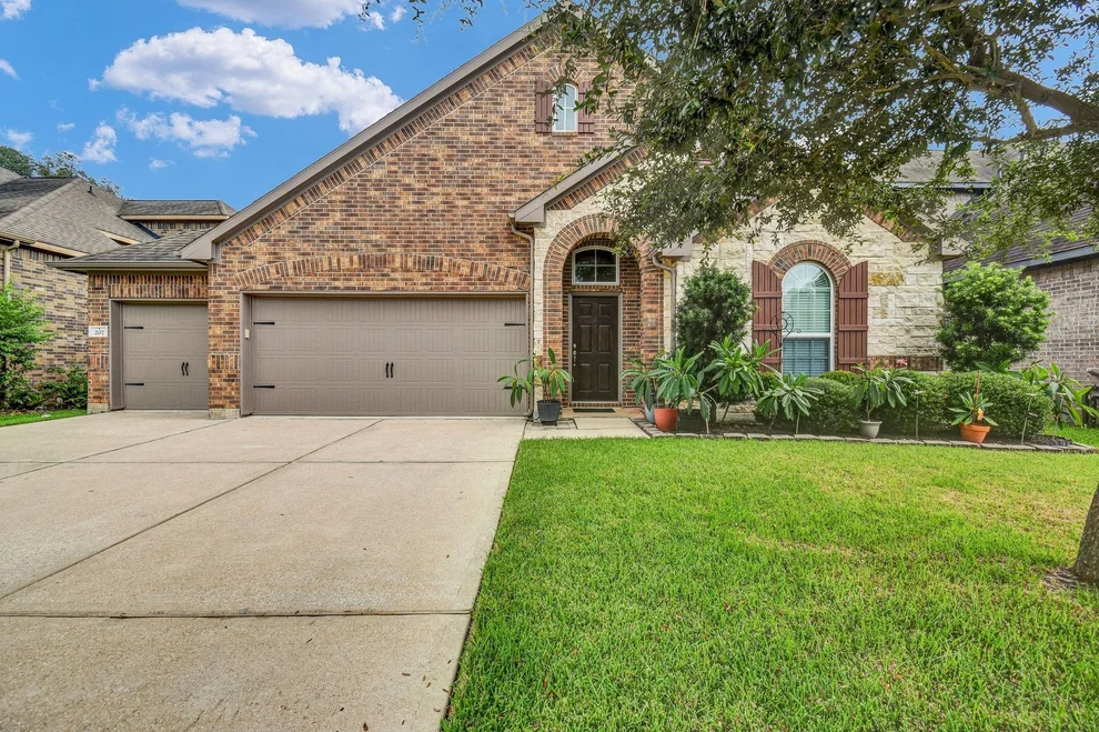 Unit for sale at 207 Timber Grove Court, Clute, TX 77531