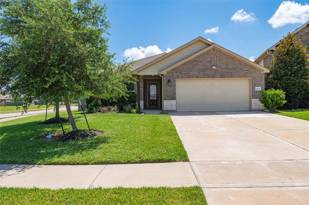 Unit for sale at 2832 Cross Colony Drive, Dickinson, TX 77539