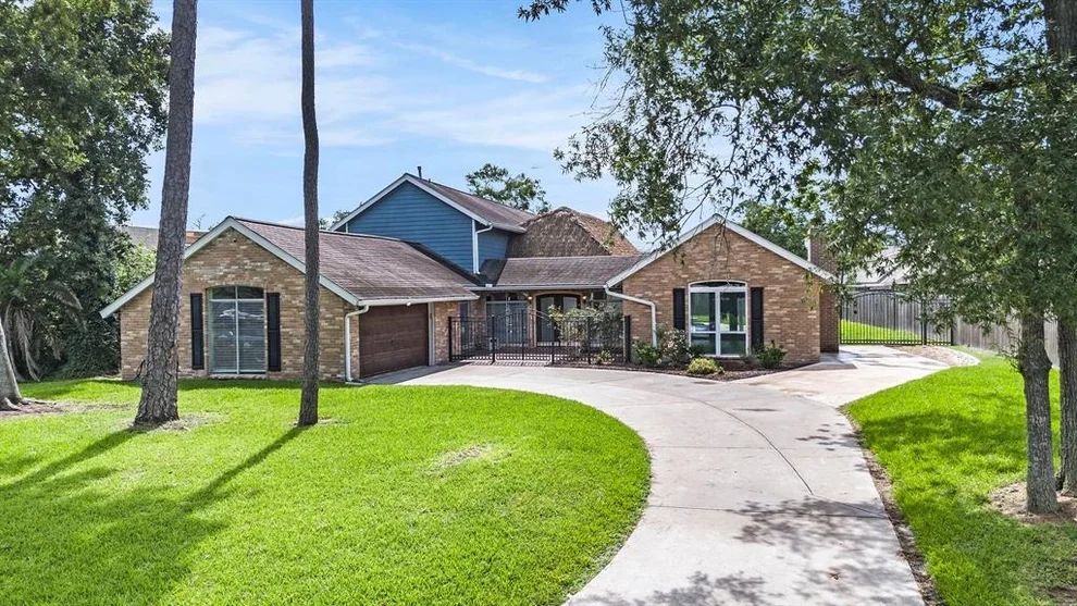 Unit for sale at 3014 Bayou Drive, La Porte, TX 77571