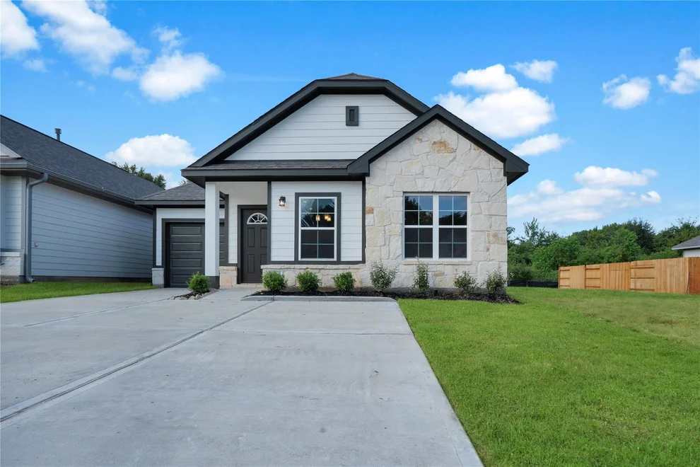 Unit for sale at 11869 East Gate Dr, Willis, TX 77318