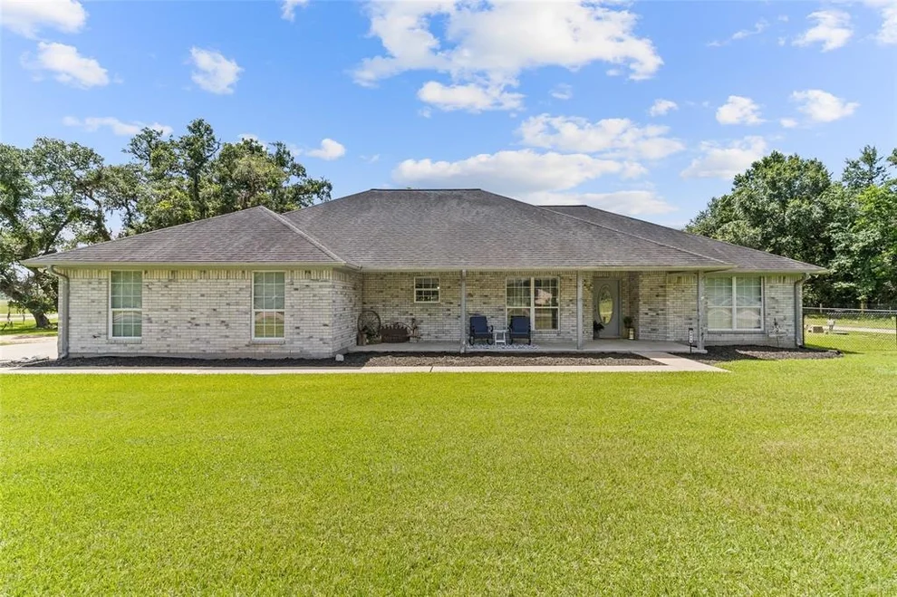 Unit for sale at 3015 W Lake Rd, West Columbia, TX 77486