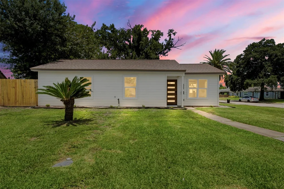 Unit for sale at 102 Tilden Drive, Pasadena, TX 77506