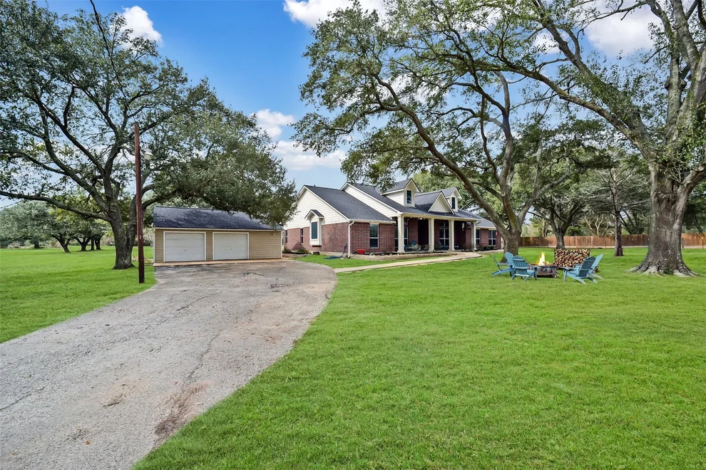 Unit for sale at 19407 Pine Tree Lane, Waller, TX 77484