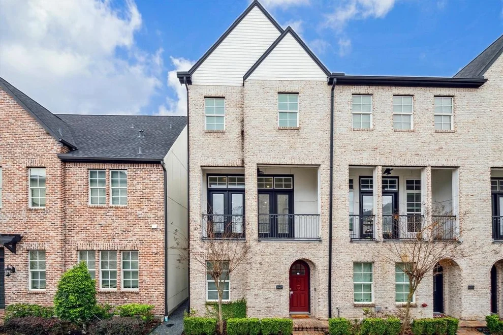 Unit for sale at 9667 Kings Cross Station, Houston, TX 77045
