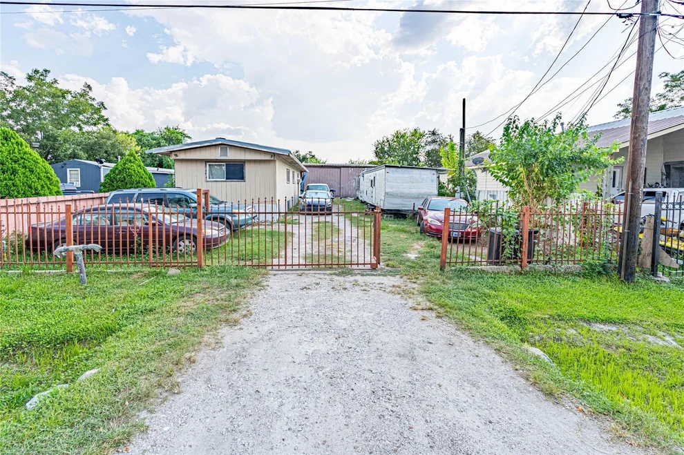 Unit for sale at 4410 Shelton Road, Houston, TX 77093