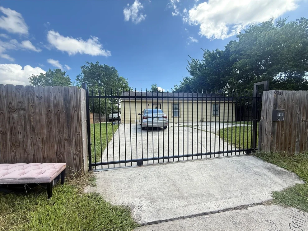 Unit for sale at 5103 Northridge Drive, Houston, TX 77033