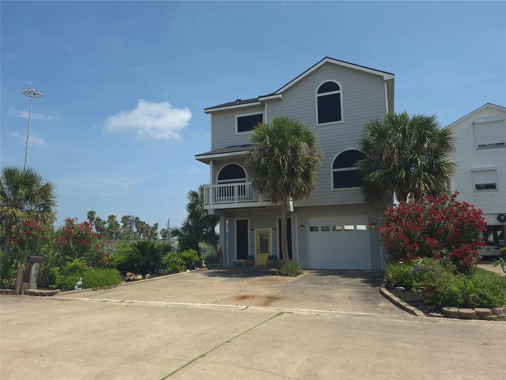 Unit for sale at 111 Kona Drive, Tiki Island, TX 77554
