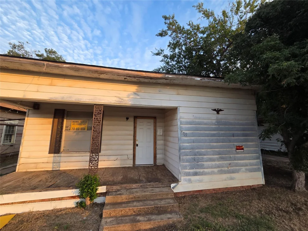 Unit for sale at 509 N Waggoner Street, Electra, TX 76360