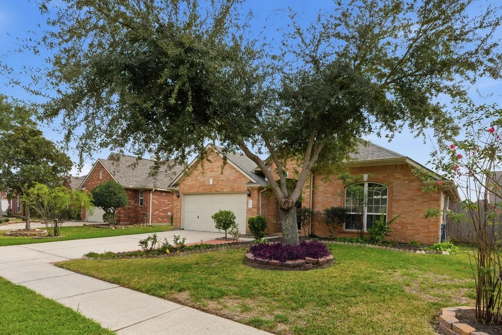 Unit for sale at 1318 Diamante Drive, Pasadena, TX 77504