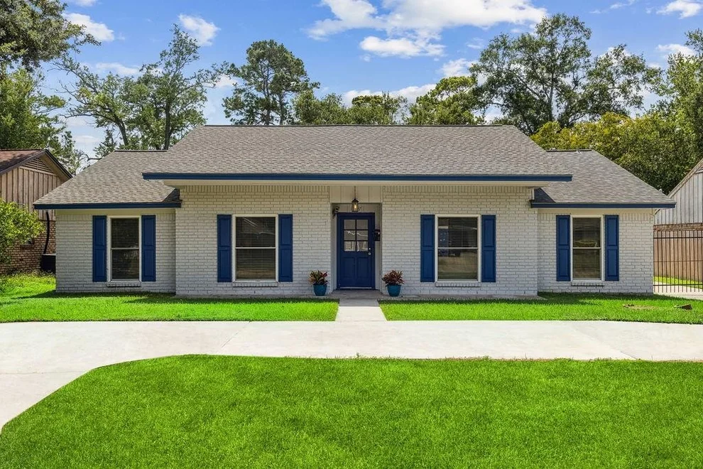 Unit for sale at 10227 Knoboak Drive, Houston, TX 77043