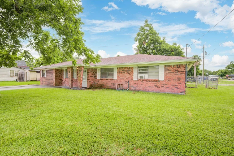 Unit for sale at 1421 N Avenue S, Freeport, TX 77541