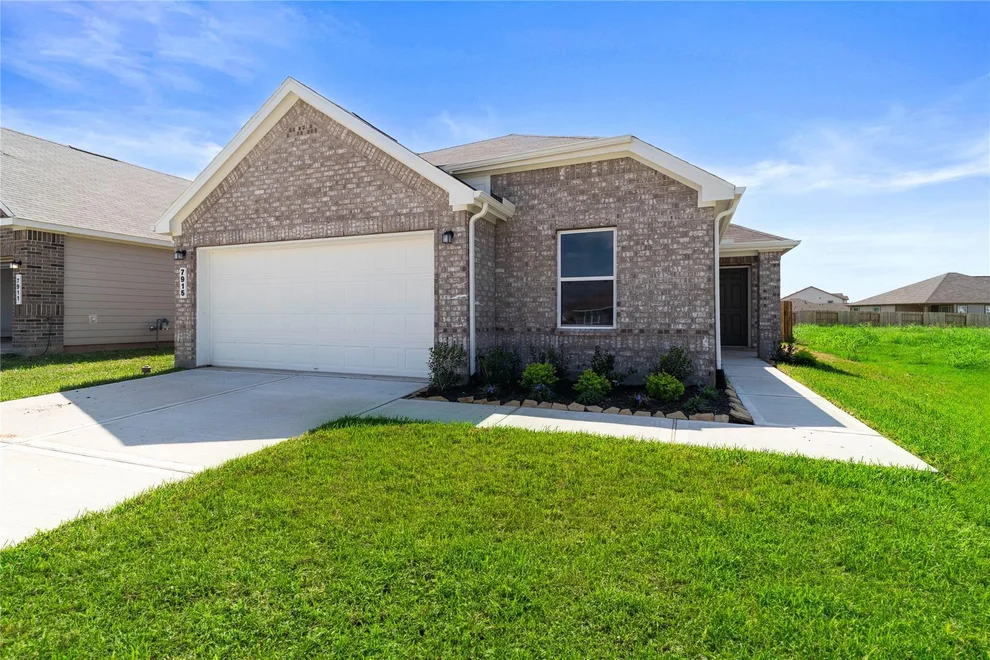 Unit for sale at 7915 House Sparrow Street, Hitchcock, TX 77563