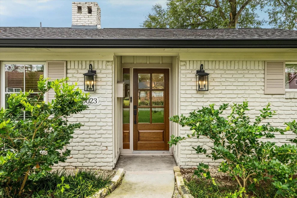 Unit for sale at 10023 Briarwild Lane, Houston, TX 77080