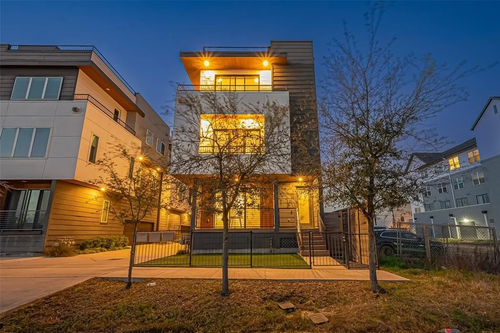 Unit for sale at 733 W 21st Street, Houston, TX 77008