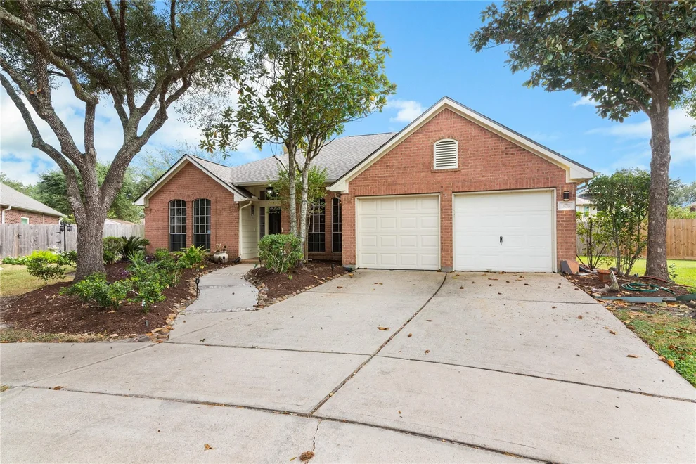 Unit for sale at 308 Summer Haven Circle, League City, TX 77573