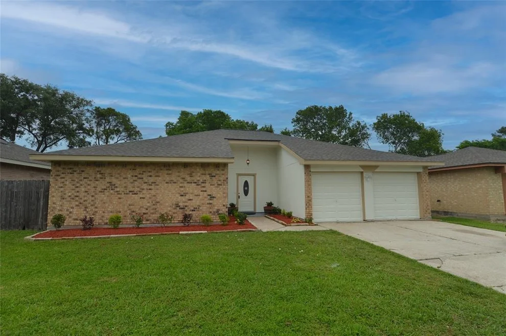 Unit for sale at 2796 Forest Point Drive, League City, TX 77573