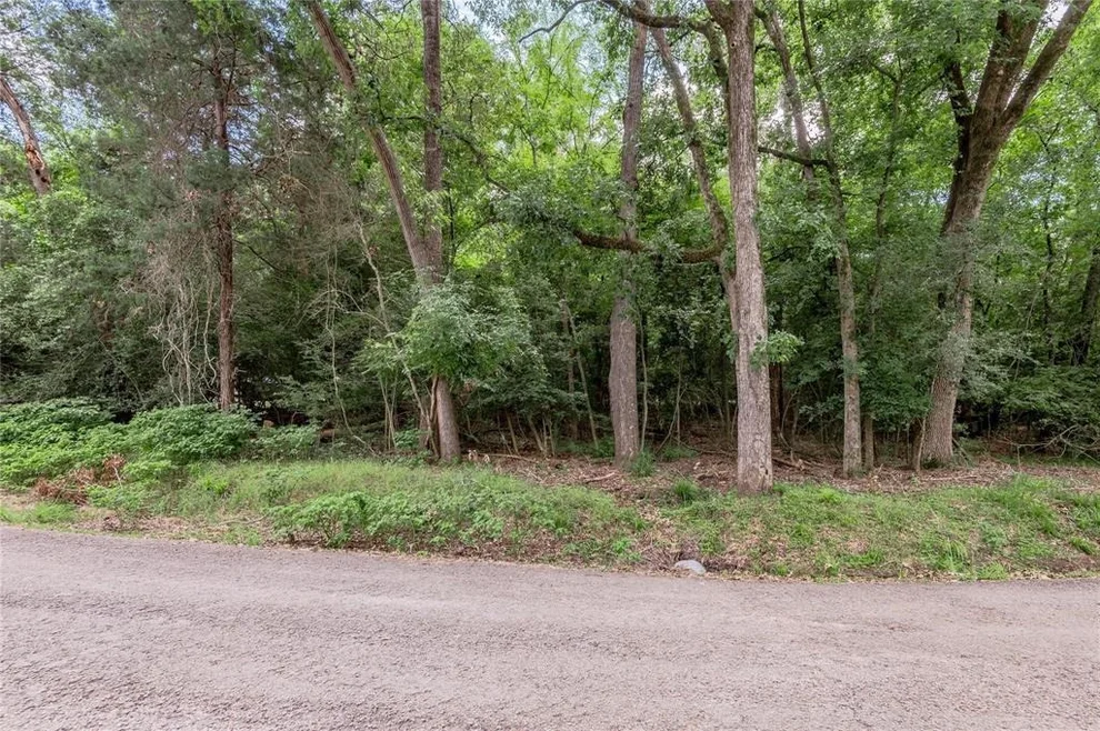 Unit for sale at 225 Dailey Road, Crockett, TX 75835