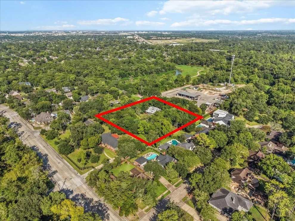 Unit for sale at 1304 Deepwood Drive, Fiendswood, TX 77546