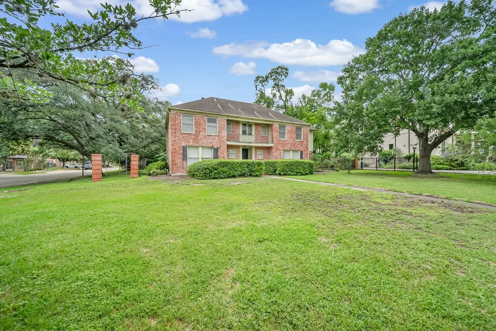 Unit for sale at 2350 N Braeswood Boulevard, Houston, TX 77030