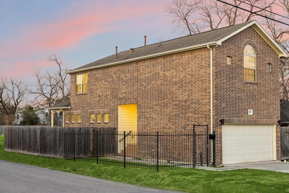 Unit for sale at 801 E 40th Street, Houston, TX 77022