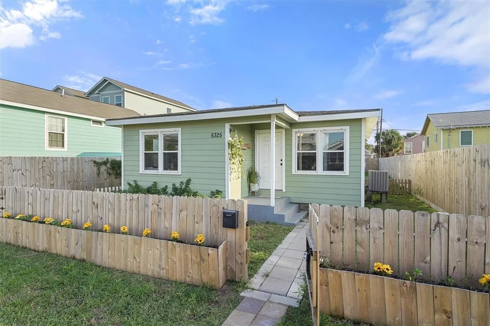 Unit for sale at 5325 Avenue L, Galveston, TX 77551