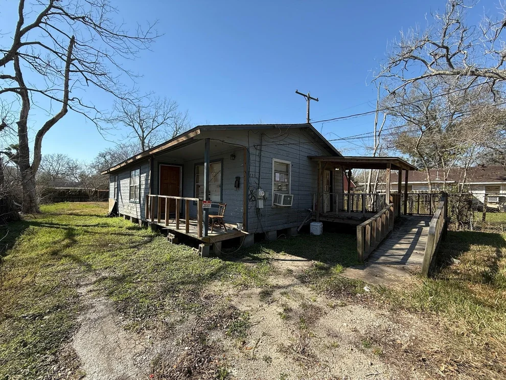 Unit for sale at 221 W Jordan Street, Alvin, TX 77511