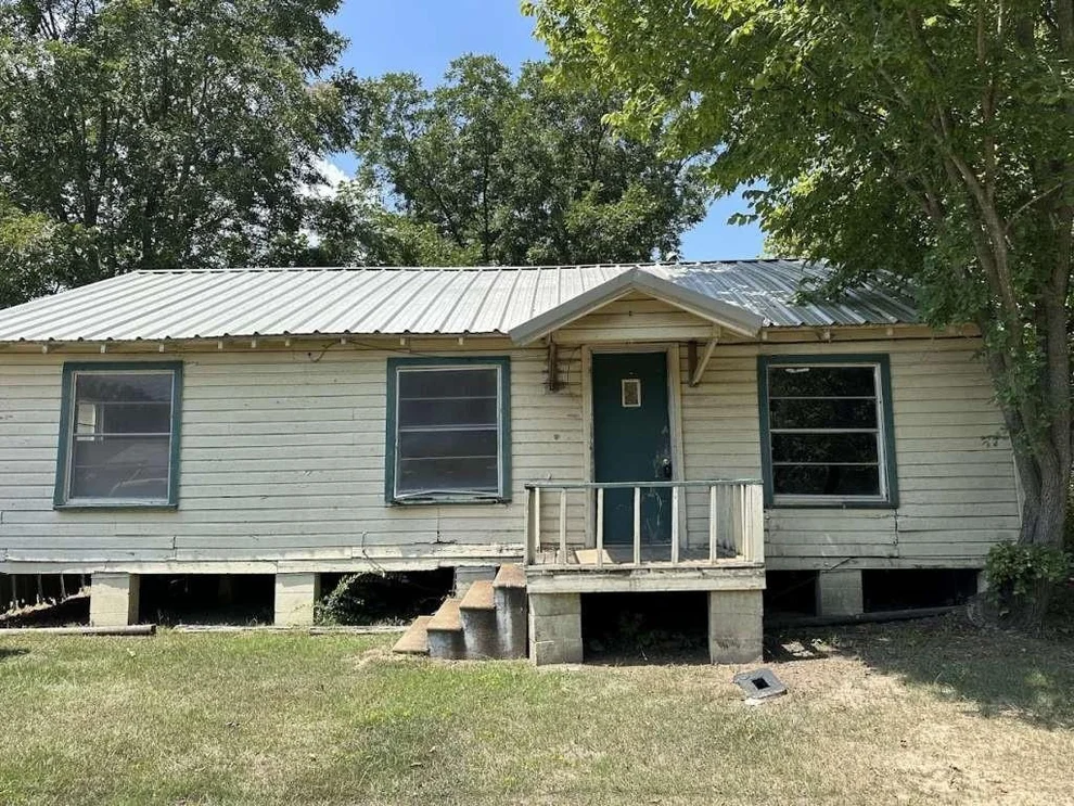 Unit for sale at 103 E 19th Street, Hooks, TX 75561