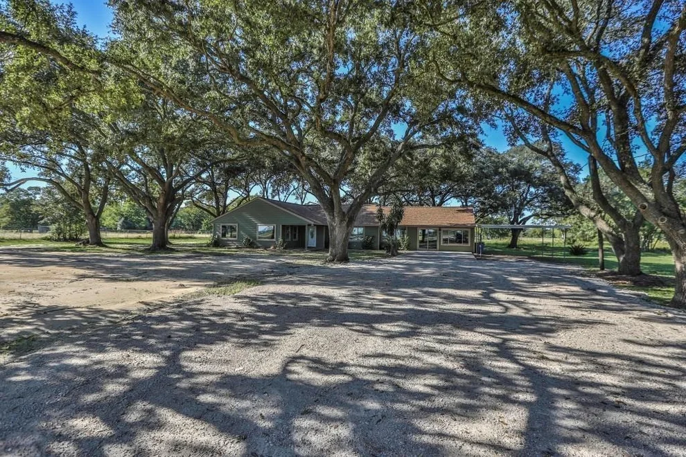 Unit for sale at 14114 Highway 36, Needville, TX 77461