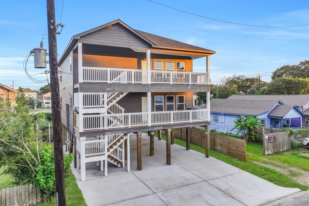 Unit for sale at 3009 Avenue M 1/2, Galveston, TX 77550