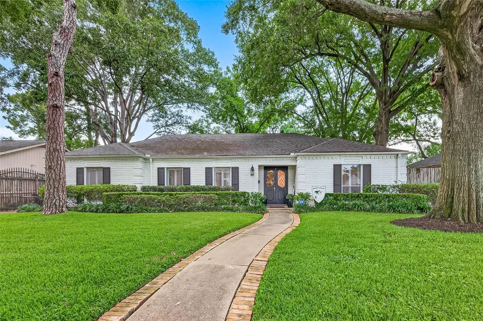 Unit for sale at 10026 Meadow Lake Lane, Houston, TX 77042