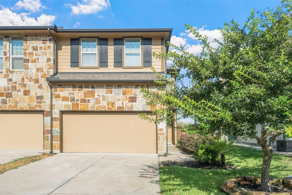 Unit for sale at 215 Biltmore Loop, Montgomery, TX 77316