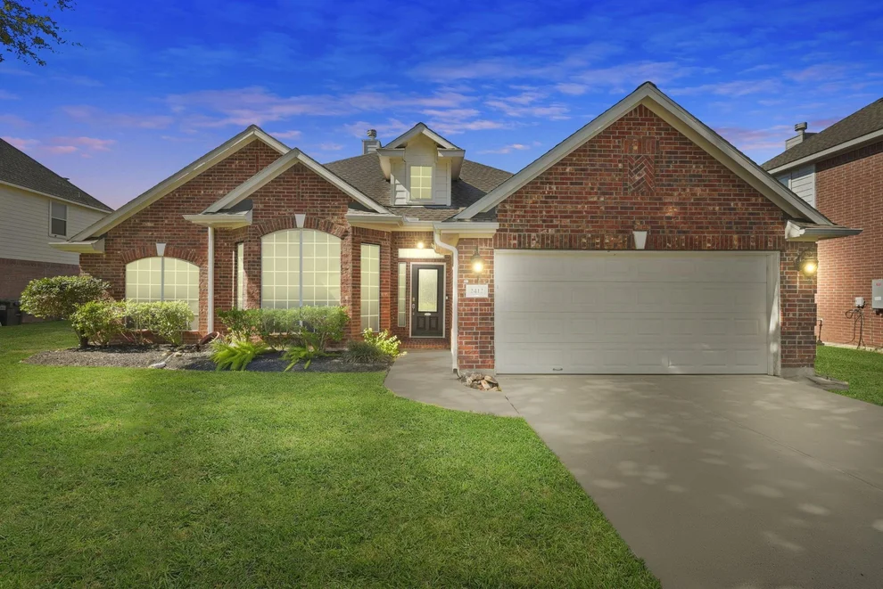 Unit for sale at 2412 Hidden Creek Drive, Pearland, TX 77581