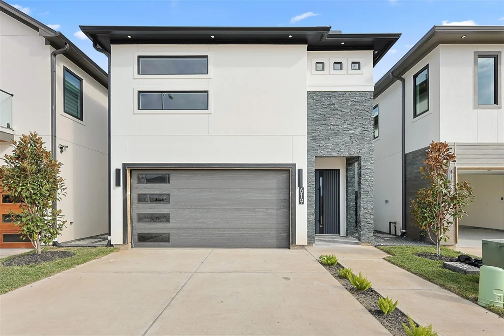 Unit for sale at 619 Rolling Oaks, Stafford, TX 77477