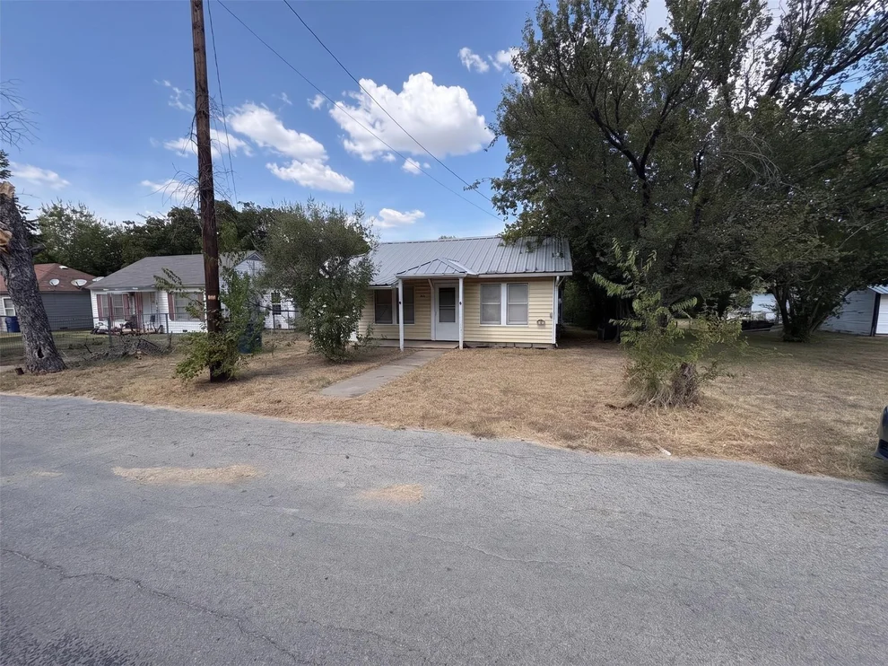Unit for sale at 522 7th Street, brownwood, TX 76801