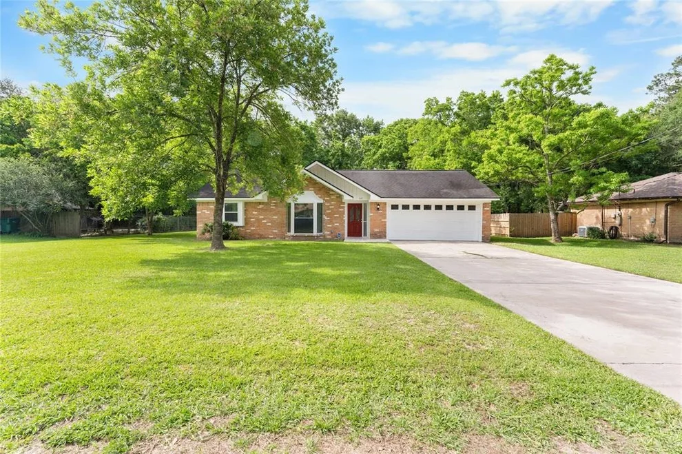 Unit for sale at 319 Maple Lane, Conroe, TX 77304