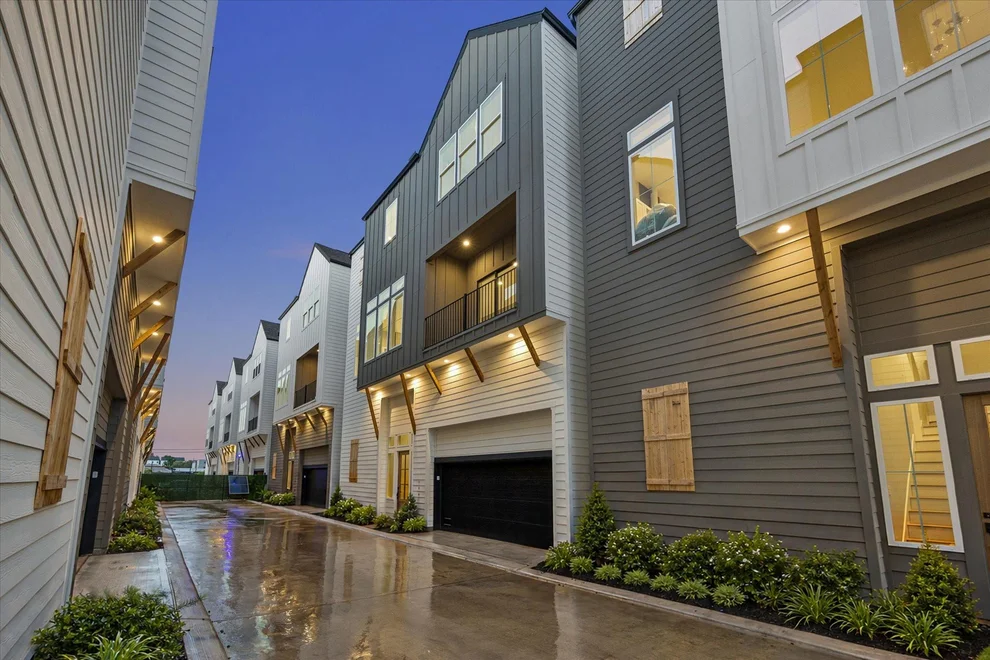 Unit for sale at 1181 W 19th Street, Houston, TX 77008