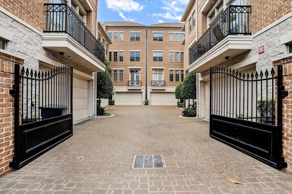Unit for sale at 3928 W Main Street, Houston, TX 77027