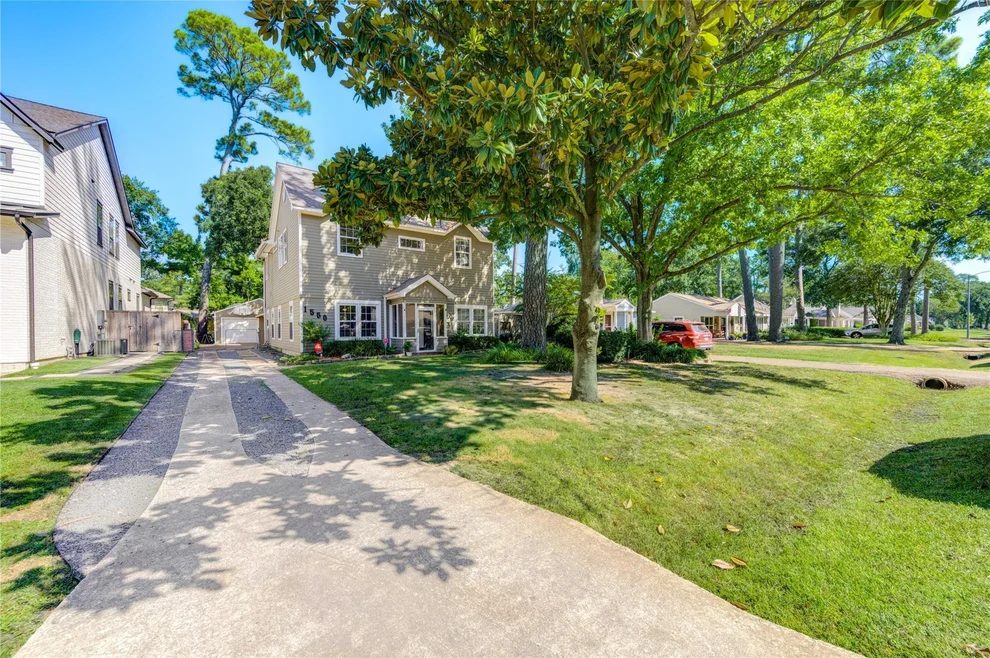 Unit for sale at 1550 Sue Barnett Drive, Houston, TX 77018