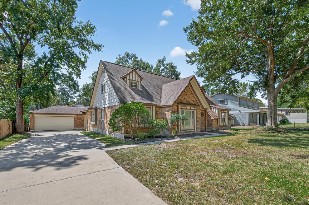 Unit for sale at 614 Orangewood Drive, Conroe, TX 77302