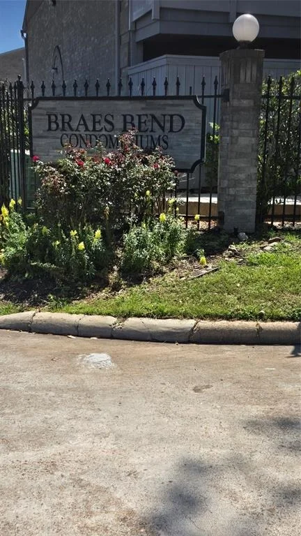 Unit for sale at 10755 Braes Bend Dr Drive, Houston, TX 77071