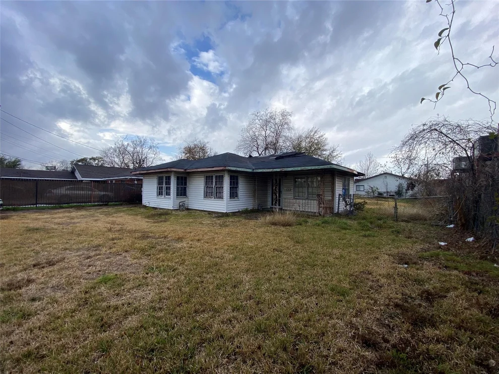 Unit for sale at 521 E Witcher Lane, Houston, TX 77076