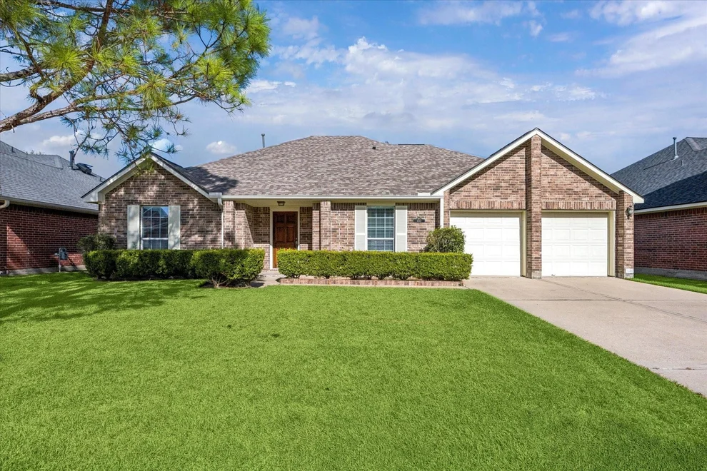 Unit for sale at 1012 Hyland Lane, League City, TX 77573