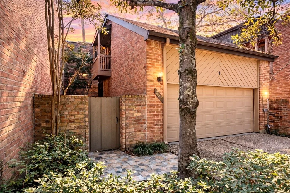 Unit for sale at 252 Sugarberry Circle, Houston, TX 77024