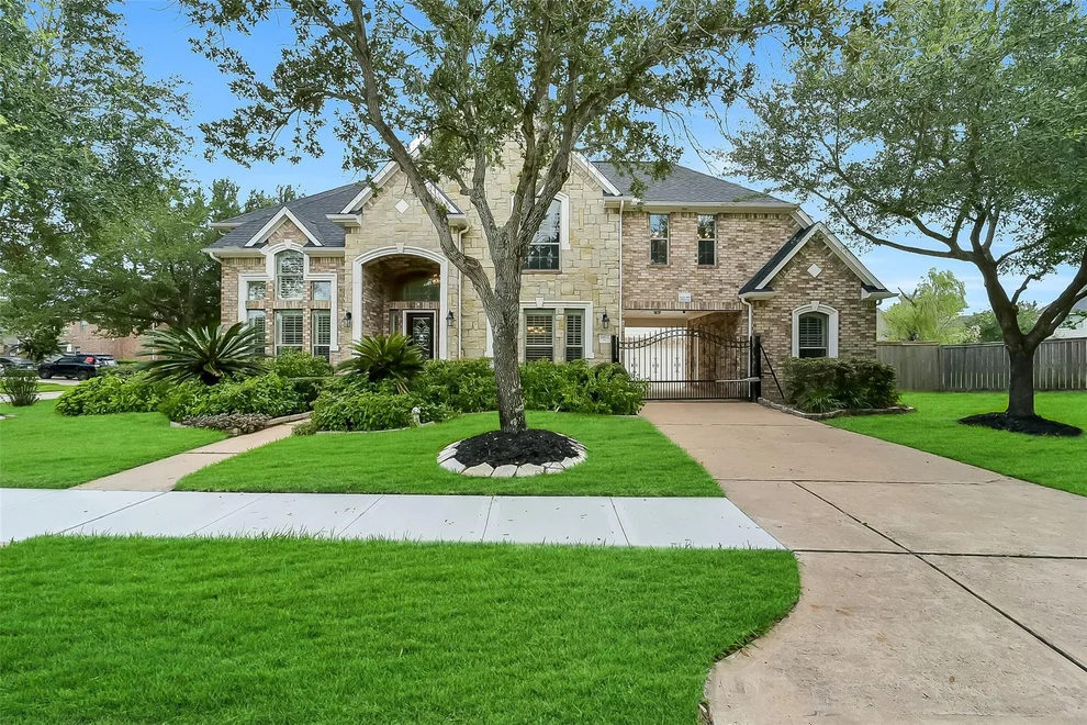 Unit for sale at 11802 Seagrove Drive, Pearland, TX 77584