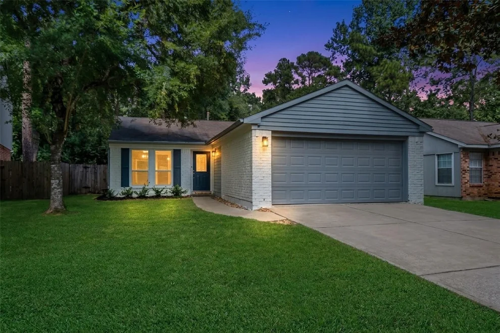 Unit for sale at 7 Hasting Oak Court, The Woodlands, TX 77381