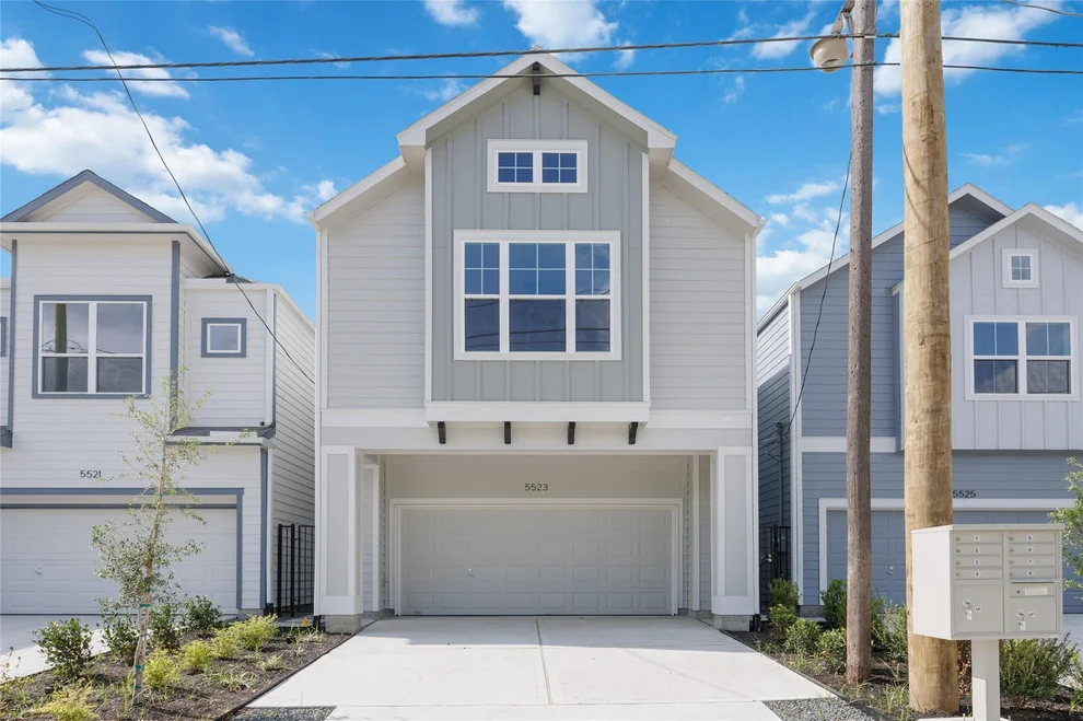 Unit for sale at 5523 Katy Freeway, Houston, TX 77007