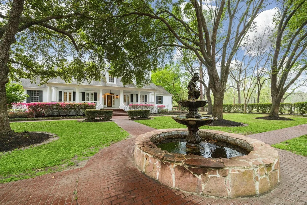 Photo of 1400 County Rd 2094, Liberty, TX 77575